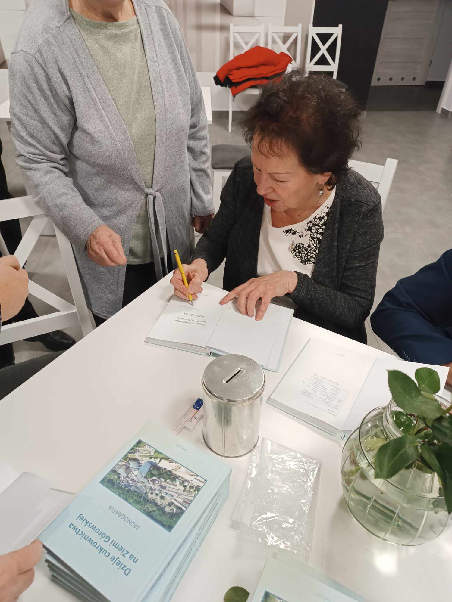 414448685_2230888447120301_1420859642176885982_n