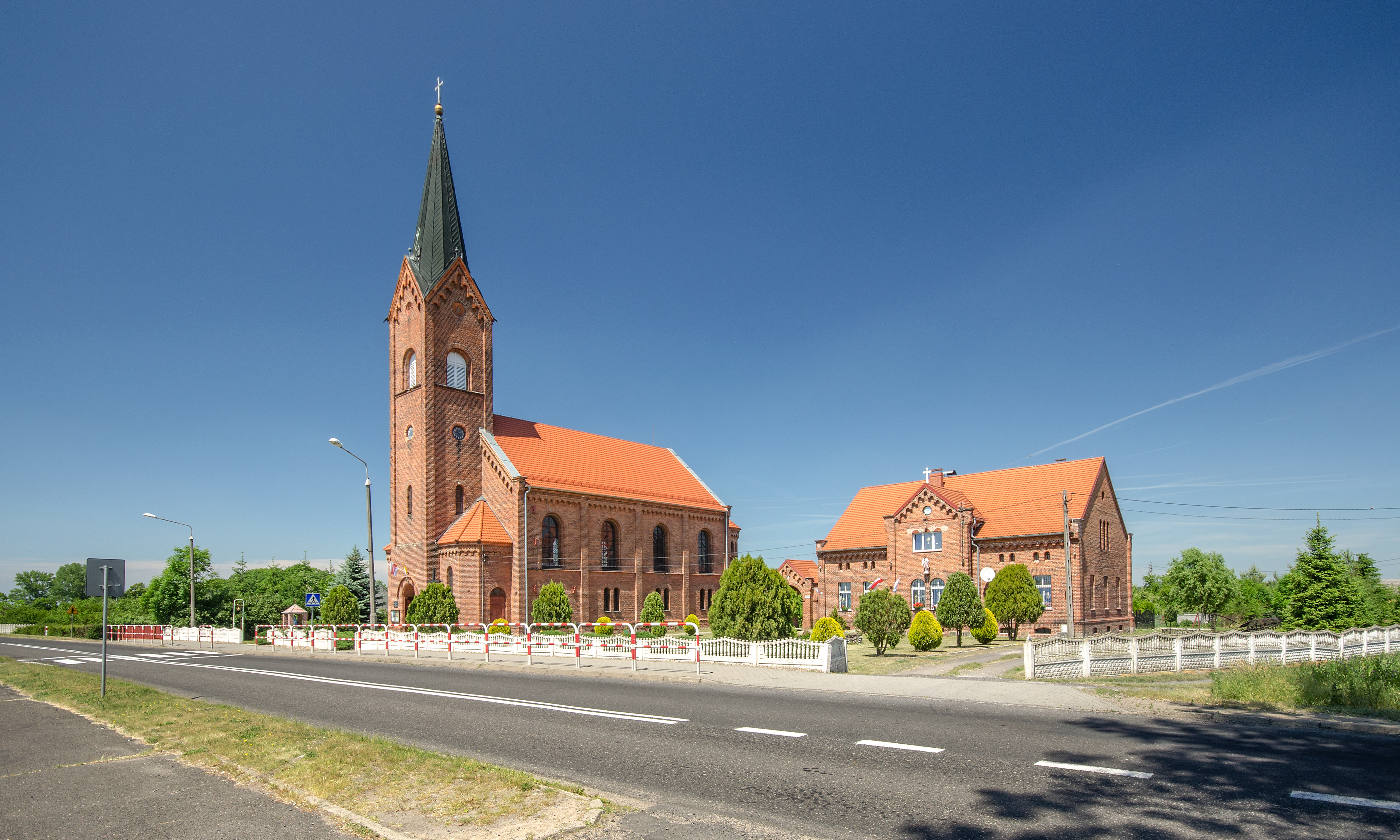 sm_zuchlow_kosciol_zeslania_ducha_swietego_1_id_775841